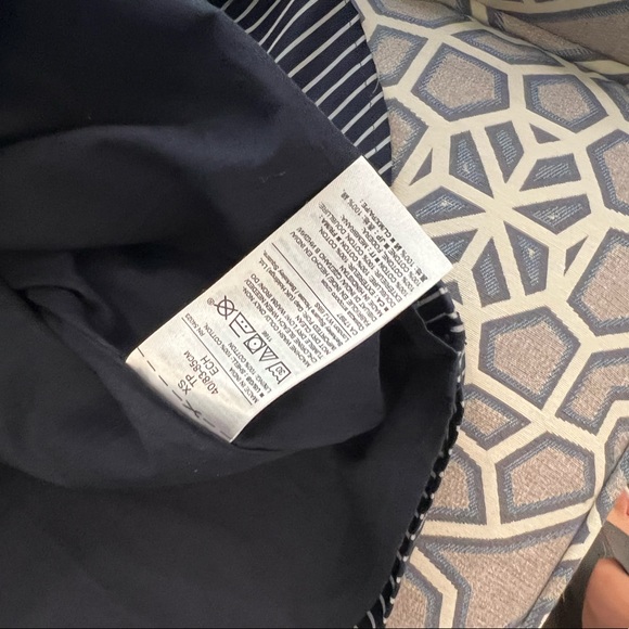 Off the Shoulder Dress - Size XS…Has Pockets!!! - Picture 4 of 4